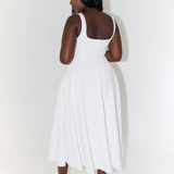 Grace | Robe midi fluide avec décolleté carré