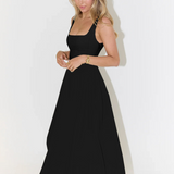 Grace | Robe midi fluide avec décolleté carré