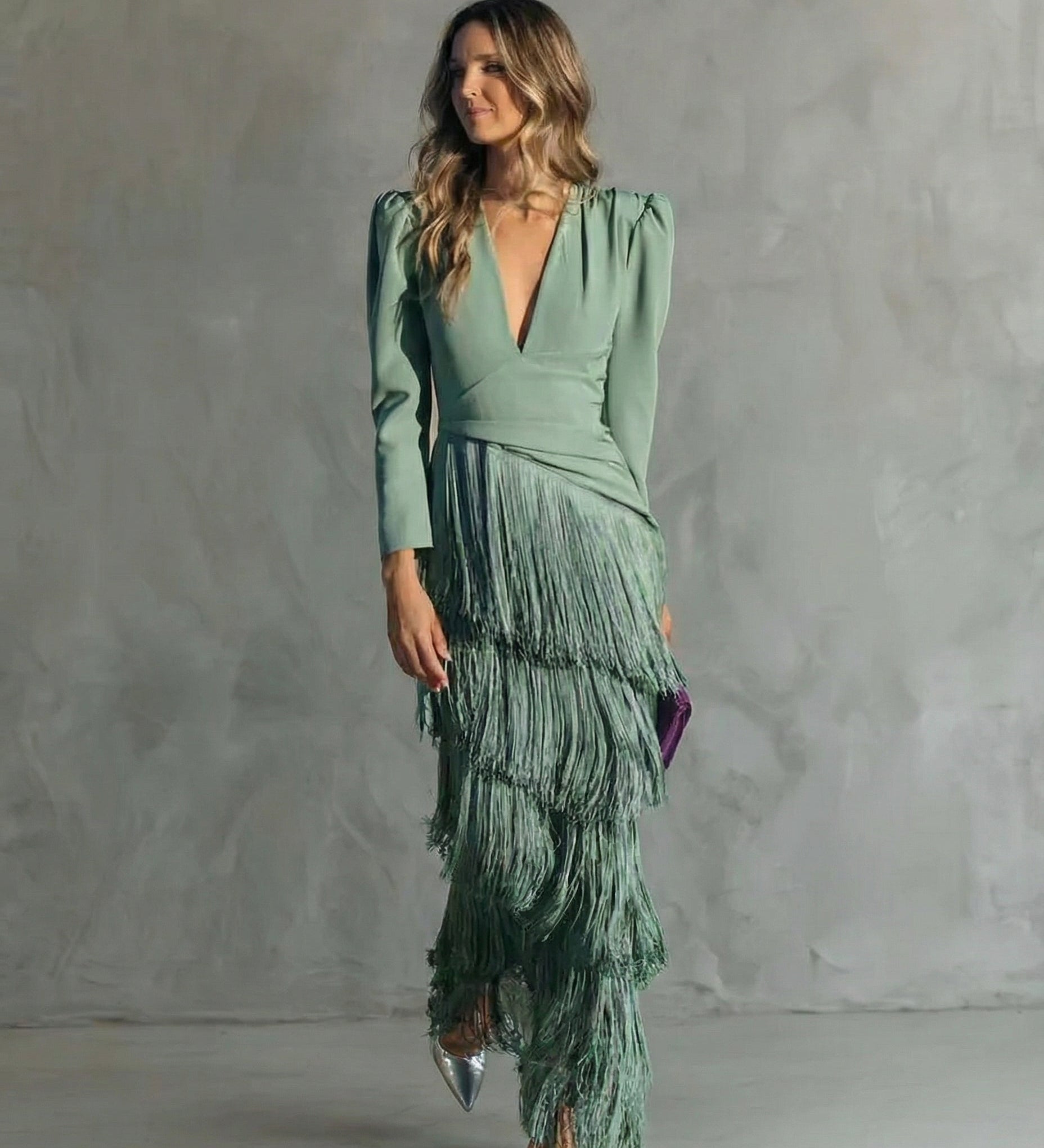 Clara – Robe élégante à manches frangées
